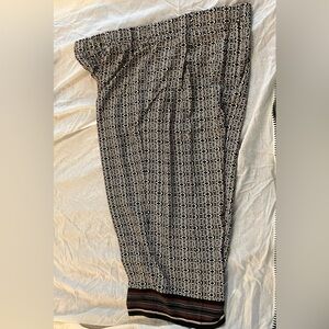 Rafaella Black and White Lightweight Patterned Plus Capris